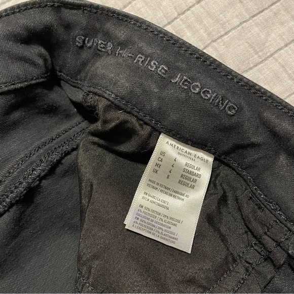 American Eagle Black Super Hi-Rise Jegging Distressed 4 Regular - Picture 5 of 9